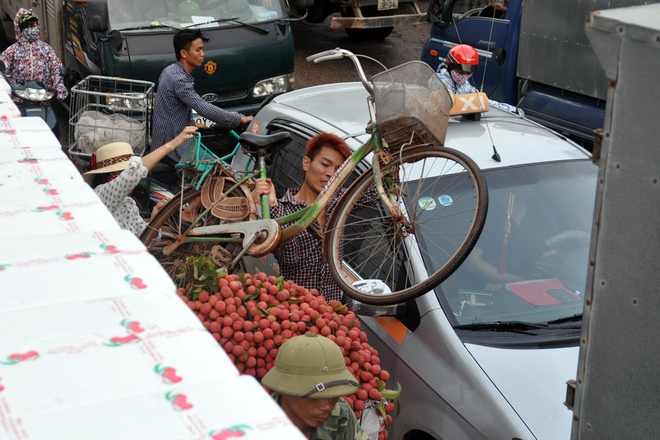 Traffic Jam due to lychee season-4